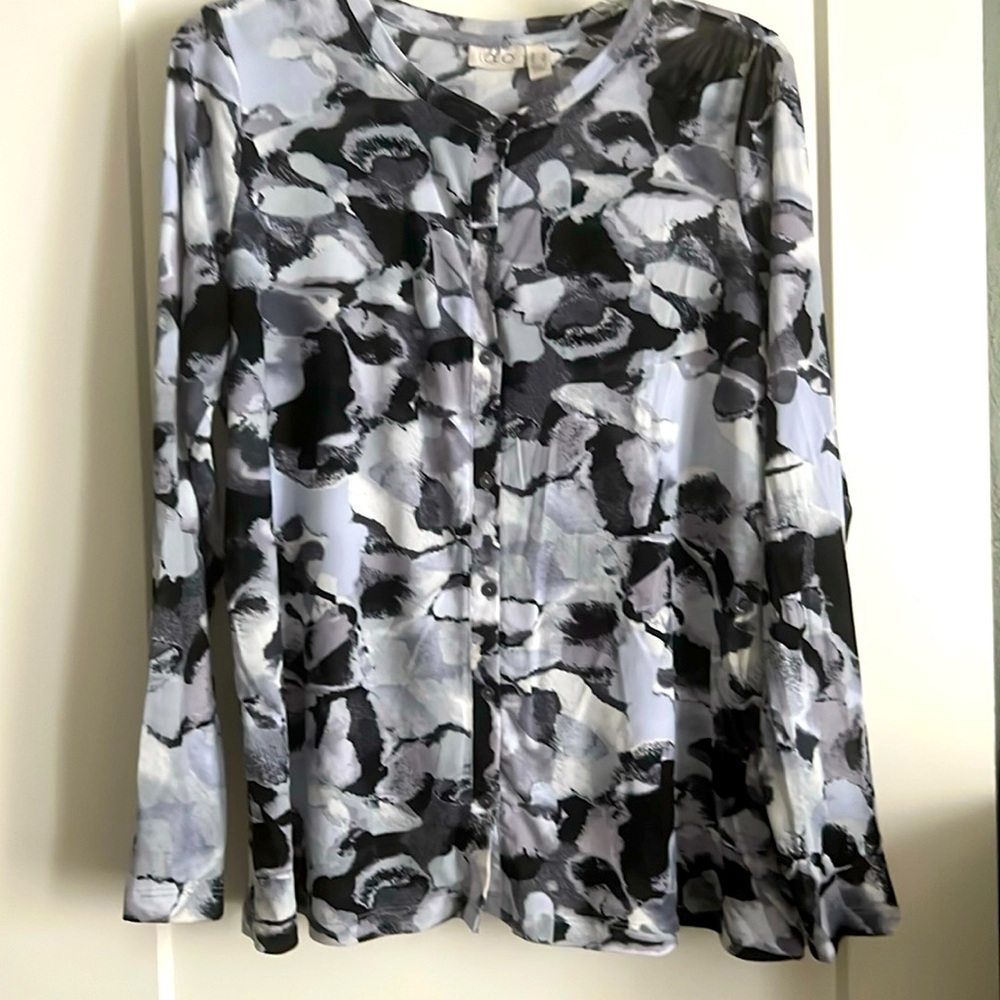 Logo button up top size Large
